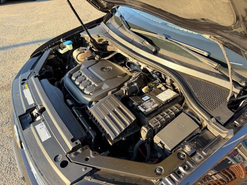 Used 2020 Volkswagen Tiguan SE w/ Panoramic Sunroof Package image 75