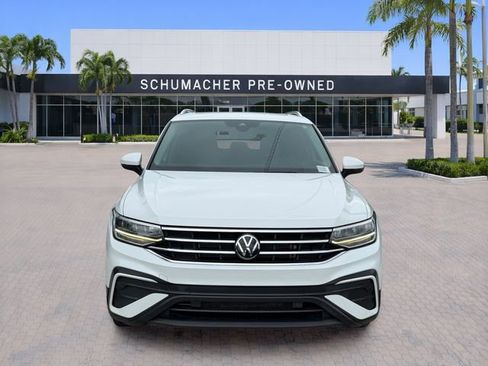 Used 2023 Volkswagen Tiguan SE w/ Panoramic Sunroof Package FWD image 2