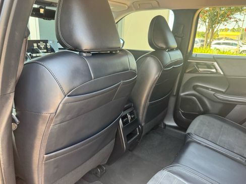 Used 2024 Mitsubishi Outlander SE AWD/4WD image 31