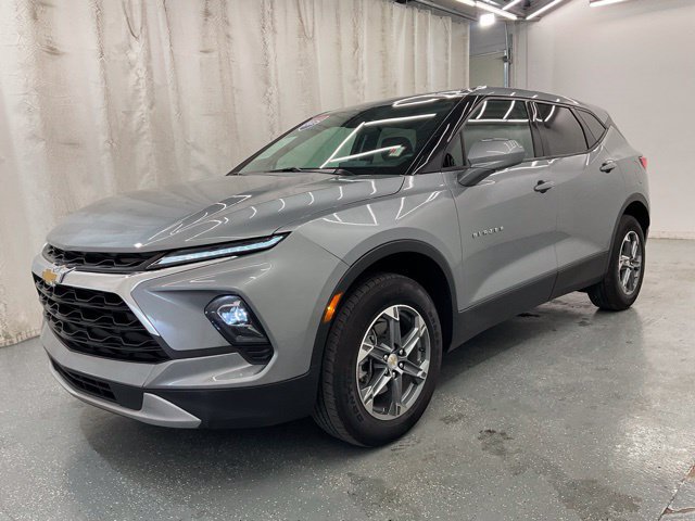 Used 2025 Chevrolet Blazer LT FWD image 4