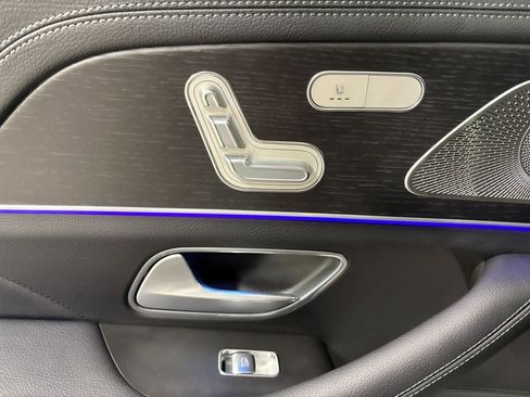 Used 2025 Mercedes-Benz GLS 580 4MATIC image 27