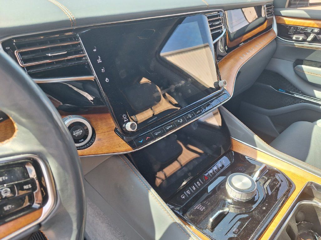 Used 2022 Jeep Grand Wagoneer Series III AWD/4WD image 9