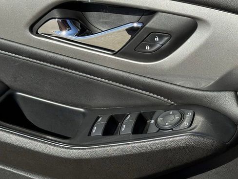 Used 2023 Chevrolet Traverse LT image 27