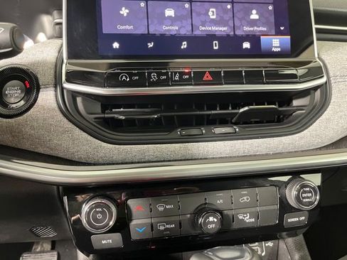 Used 2022 Jeep Compass Latitude image 28