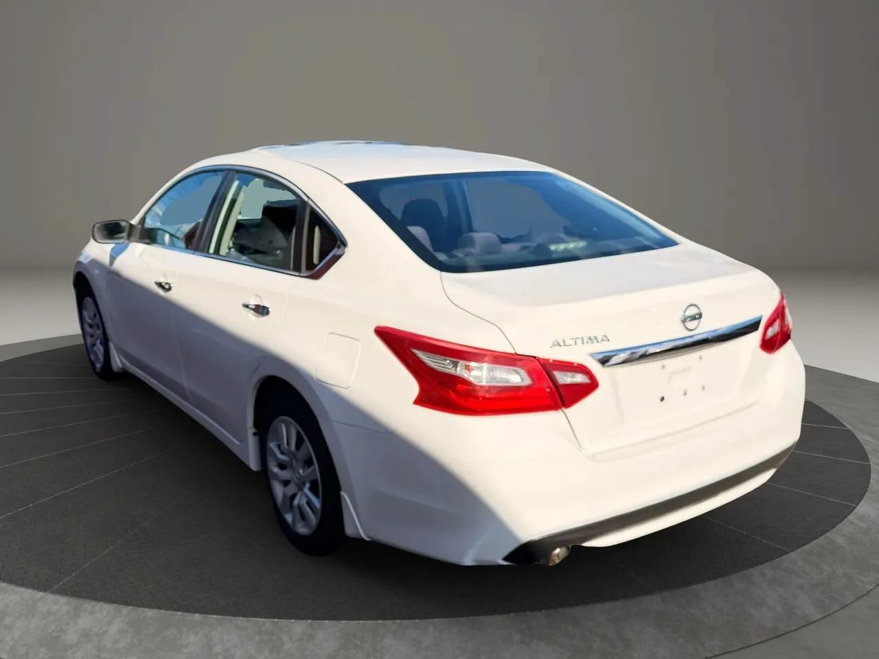 Used 2018 Nissan Altima 2.5 S w/ S Convenience Package FWD image 6