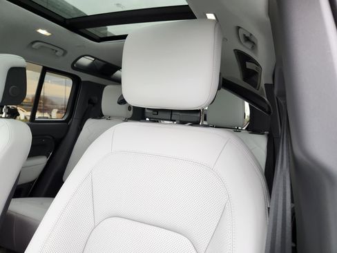 New 2026 Land Rover Defender 110 S image 9