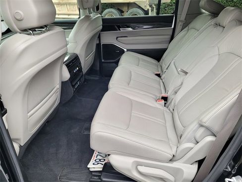 Used 2022 Jeep Wagoneer Series II image 8