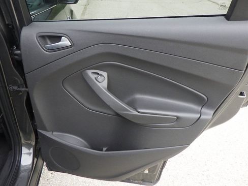 Used 2016 Ford Escape SE FWD image 16