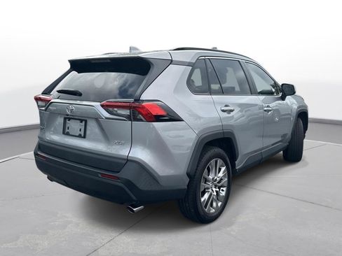 Used 2020 Toyota RAV4 XLE Premium FWD image 6