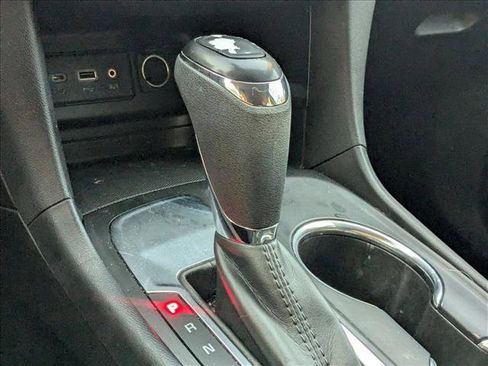 Used 2019 Chevrolet Equinox LT image 3