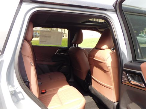 New 2025 Mitsubishi Outlander SEL image 40