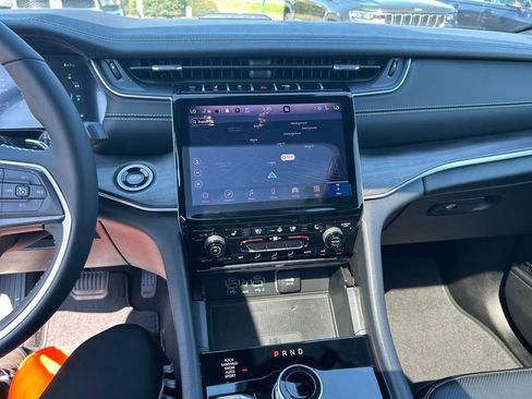 New 2024 Jeep Grand Cherokee Limited 4xe w/ Luxury Tech Group II image 16