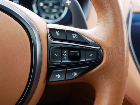 Used 2022 Aston Martin DBX image 30