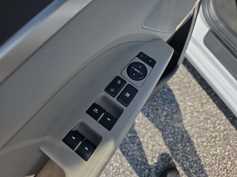Used 2019 Hyundai Elantra Value Edition w/ Winter Weather Package FWD image 18