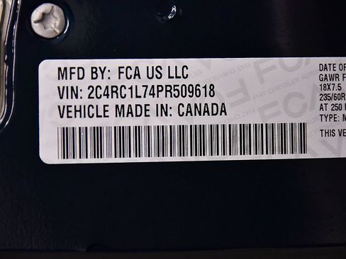 Used 2023 Chrysler Pacifica Touring-L w/ S Appearance Package FWD image 13