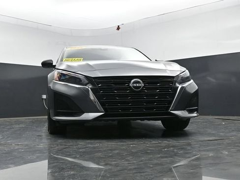 Used 2025 Nissan Altima 2.5 SV FWD image 59