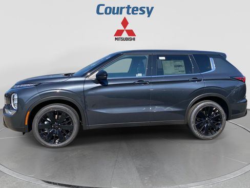 New 2026 Mitsubishi Outlander LE AWD/4WD image 2