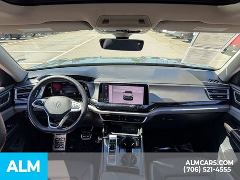 Used 2024 Volkswagen Atlas Peak Edition SE image 31