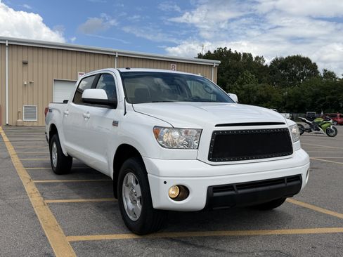 Used 2012 Toyota Tundra Limited w/ Memory Pkg AWD/4WD image 4