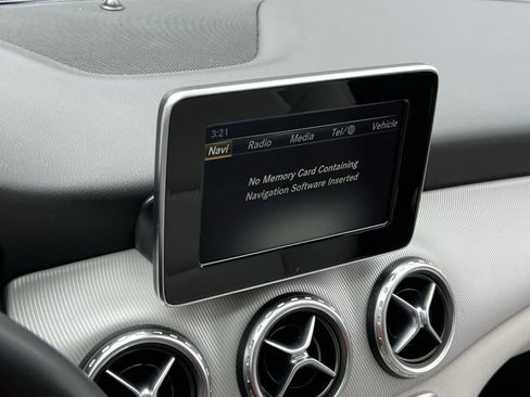 Used 2017 Mercedes-Benz GLA 250 4MATIC image 25