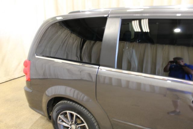 Used 2017 Dodge Grand Caravan SXT FWD image 12