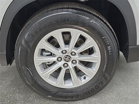 Used 2025 Toyota Grand Highlander AWD image 28