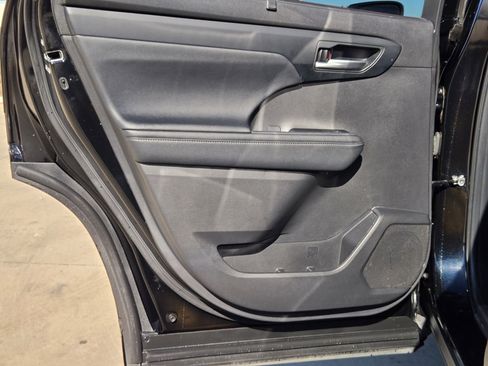 Used 2024 Toyota Highlander XSE image 16