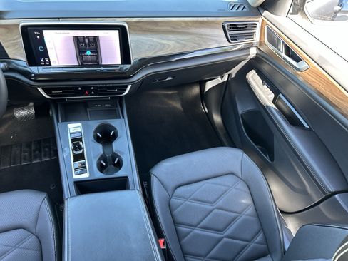 Used 2024 Volkswagen Atlas SE FWD image 15