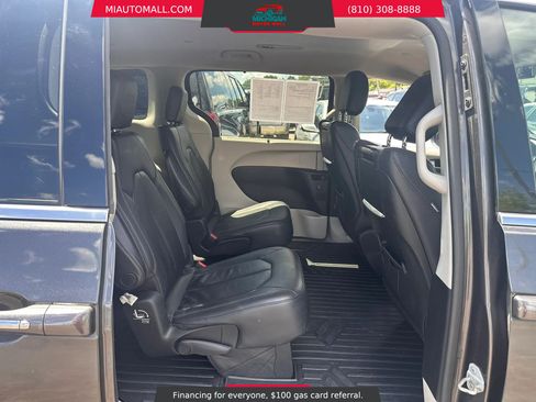 Used 2017 Chrysler Pacifica Touring-L Plus FWD image 20
