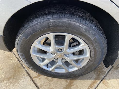 Used 2023 Chevrolet Equinox LT image 30