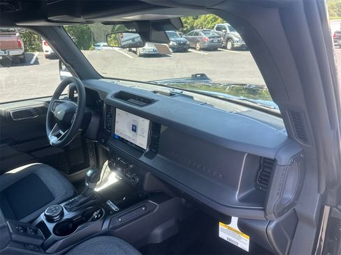 New 2025 Ford Bronco 4-Door image 11