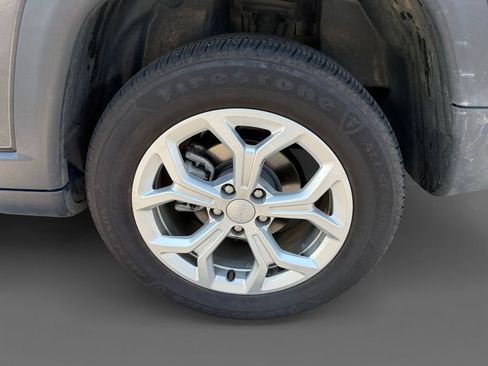 Certified 2024 Jeep Compass Latitude AWD/4WD image 8
