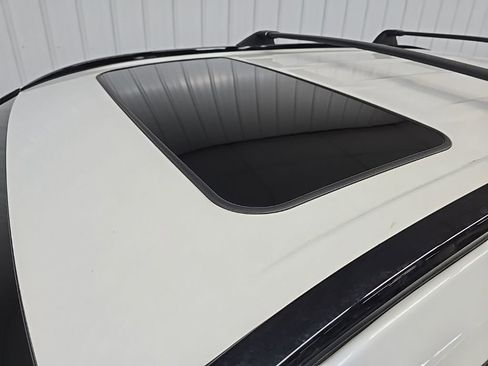 Used 2023 Toyota Highlander XSE image 11