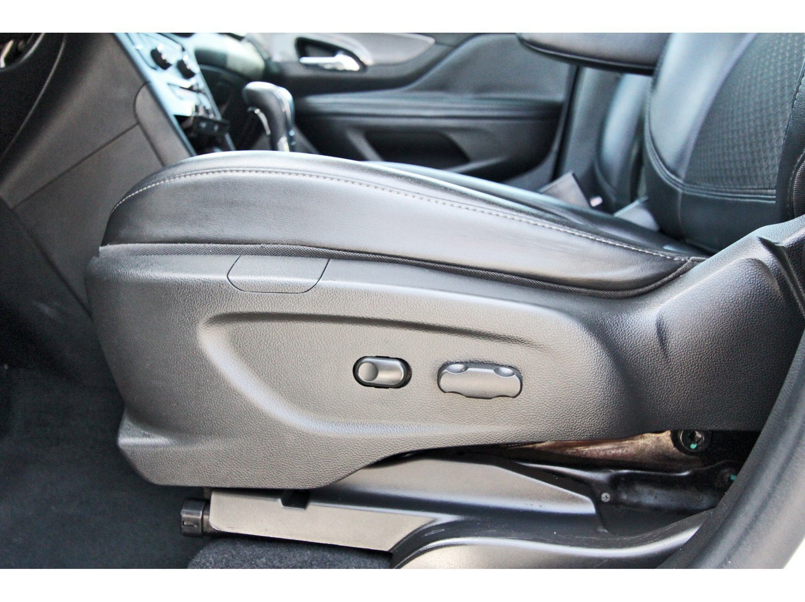 Used 2020 Buick Encore Preferred FWD image 29