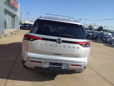 Used 2025 Nissan Pathfinder SL AWD/4WD image 7