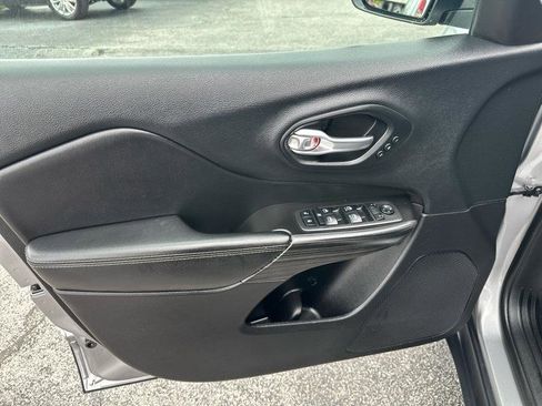 Used 2014 Jeep Cherokee Limited w/ Technology Group image 12