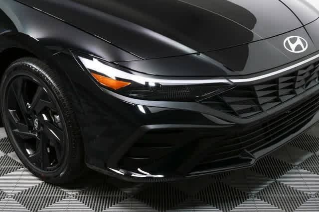 New 2026 Hyundai Elantra SEL FWD image 18