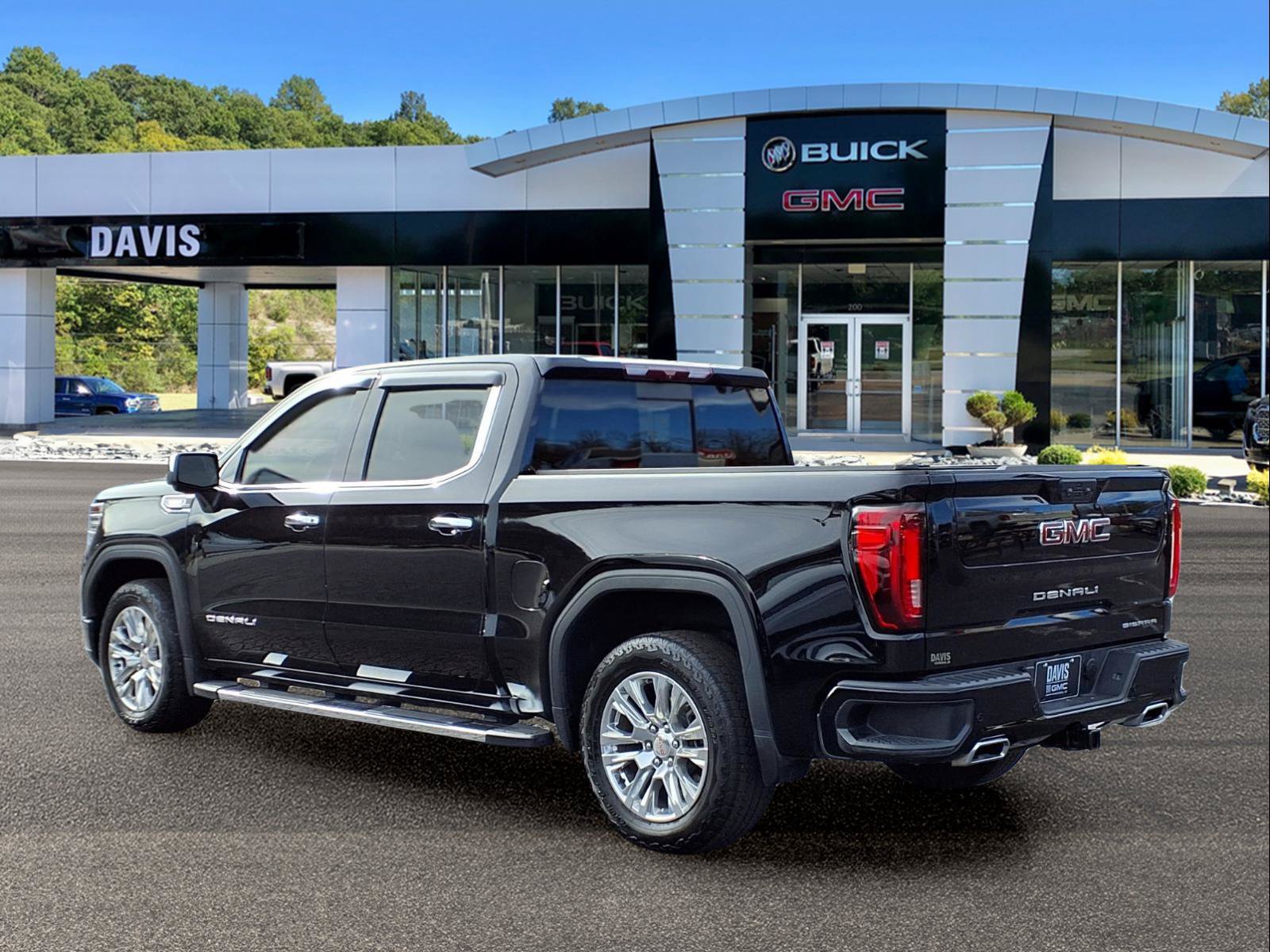Used 2023 GMC Sierra 1500 Denali AWD/4WD image 3