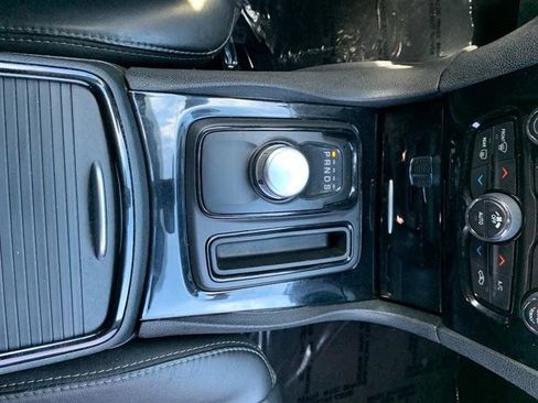 Used 2018 Chrysler 300 S image 30