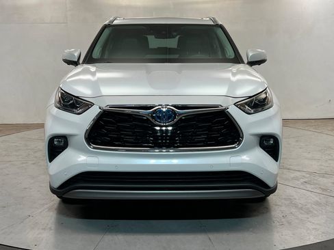 Used 2023 Toyota Highlander Platinum image 9