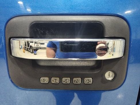 Used 2013 Ford F150 XLT w/ XLT Chrome Pkg image 10