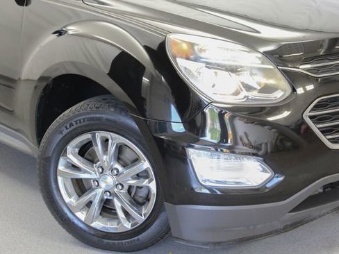 Used 2017 Chevrolet Equinox LT w/ Convenience Package FWD image 2