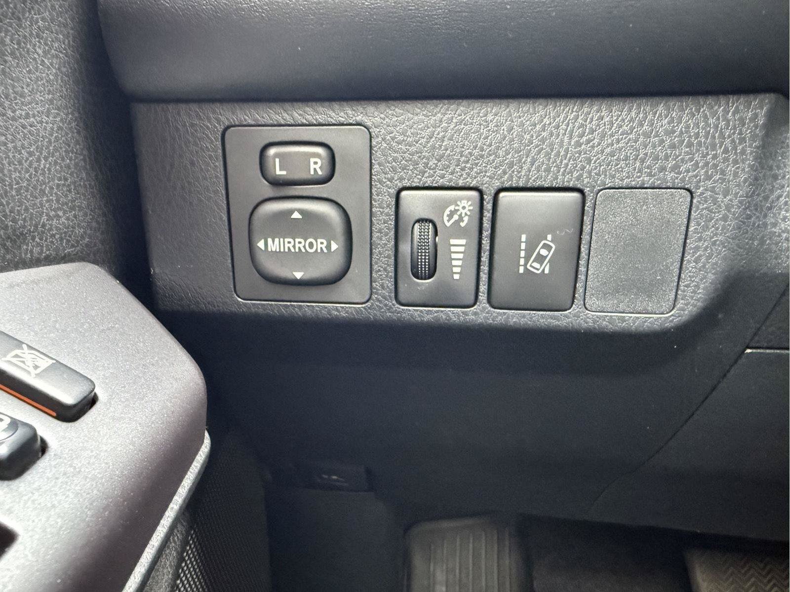 Used 2017 Toyota RAV4 XLE w/ Plus Extra Value Package AWD/4WD image 15
