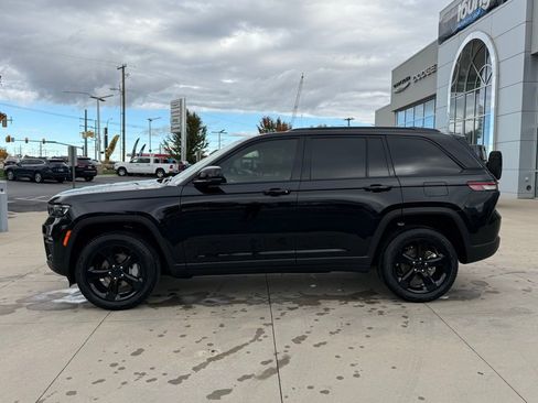 New 2025 Jeep Grand Cherokee Limited w/ Black Appearance Package image 11