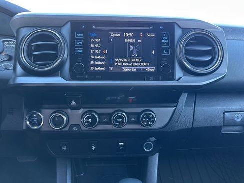 Used 2017 Toyota Tacoma TRD Off-Road w/ Tow Package (A/T) AWD/4WD image 24
