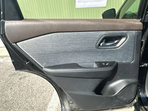 Used 2023 Nissan Rogue SV AWD/4WD image 17