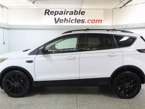 Used 2017 Ford Escape SE w/ SE Sport Appearance Package image 1