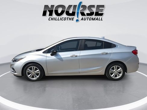 Used 2018 Chevrolet Cruze LT w/ Convenience Package FWD image 5