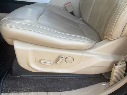 Used 2018 Ford F150 Lariat w/ Equipment Group 502A Luxury AWD/4WD image 10