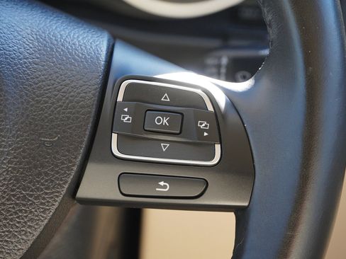Used 2017 Volkswagen Tiguan S image 30